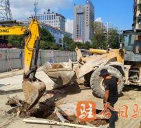 黄色操美女逼逼高温下的坚守｜道路建设者用汗水铺就畅通路